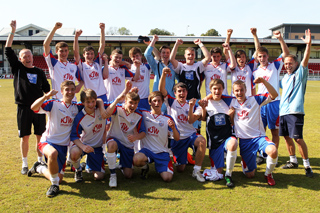 Under 18 team celebrate winning the league