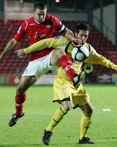 Daryl Clare struggles with Tom Kearney